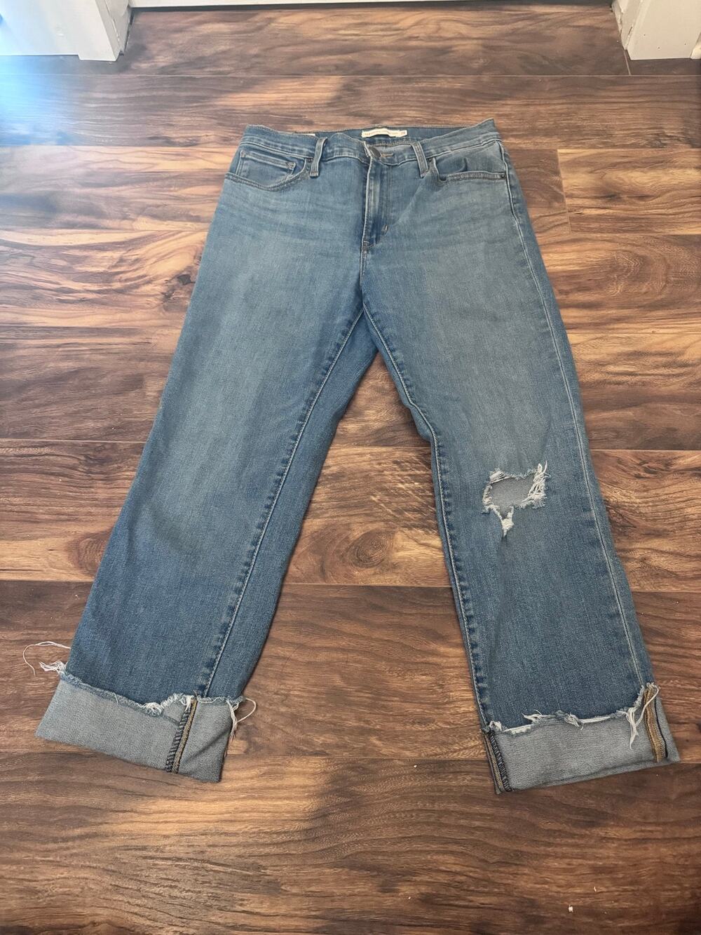 Levi’s cropped straight leg size 28